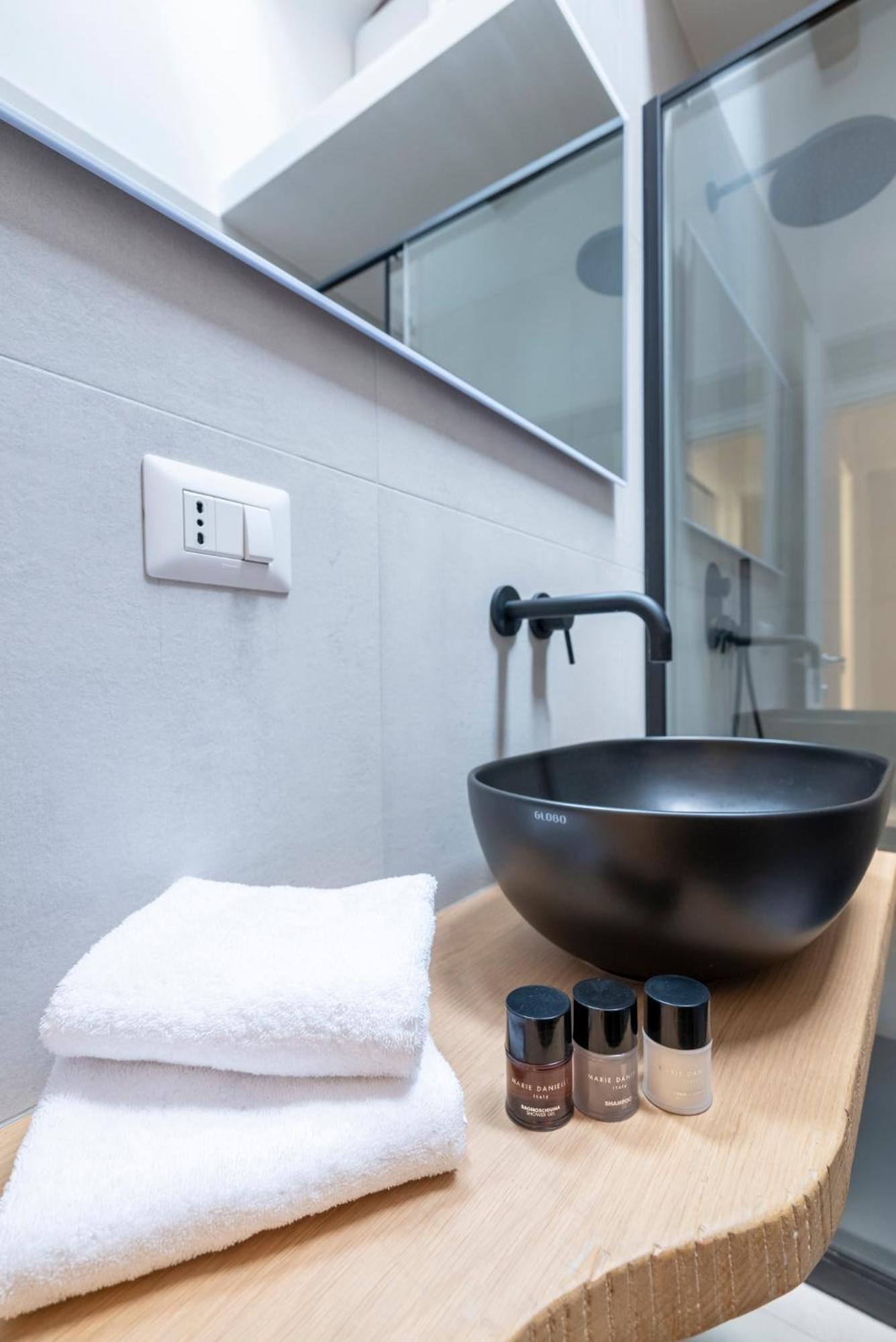 Aldrovandi Luxury Suites And Apartment Bologna Buitenkant foto